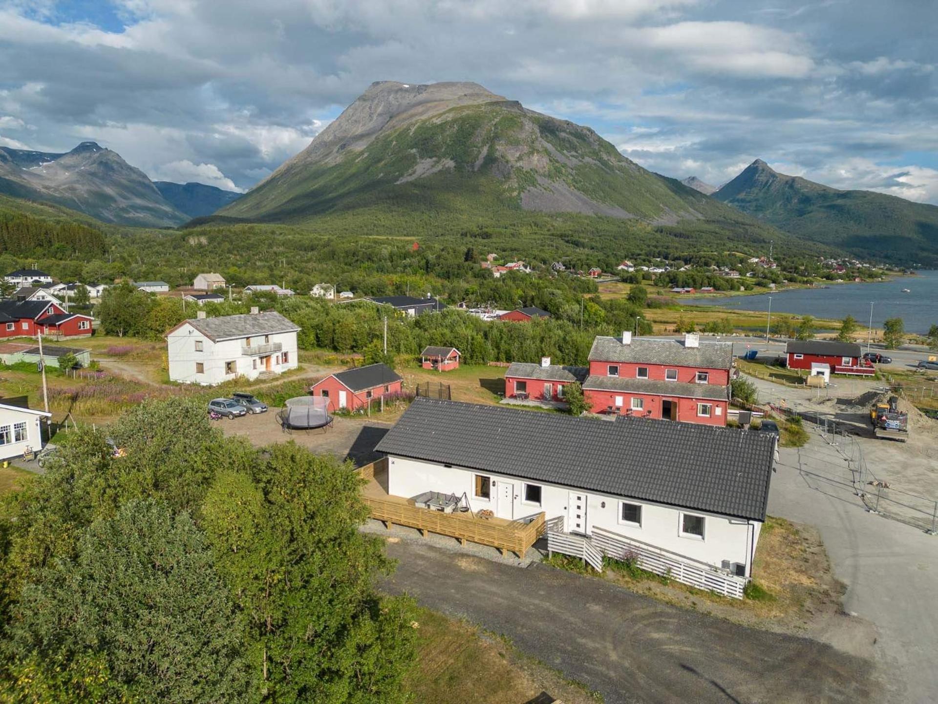 Alpan Apartments, Lyngenfjord Olderdalen Bagian luar foto