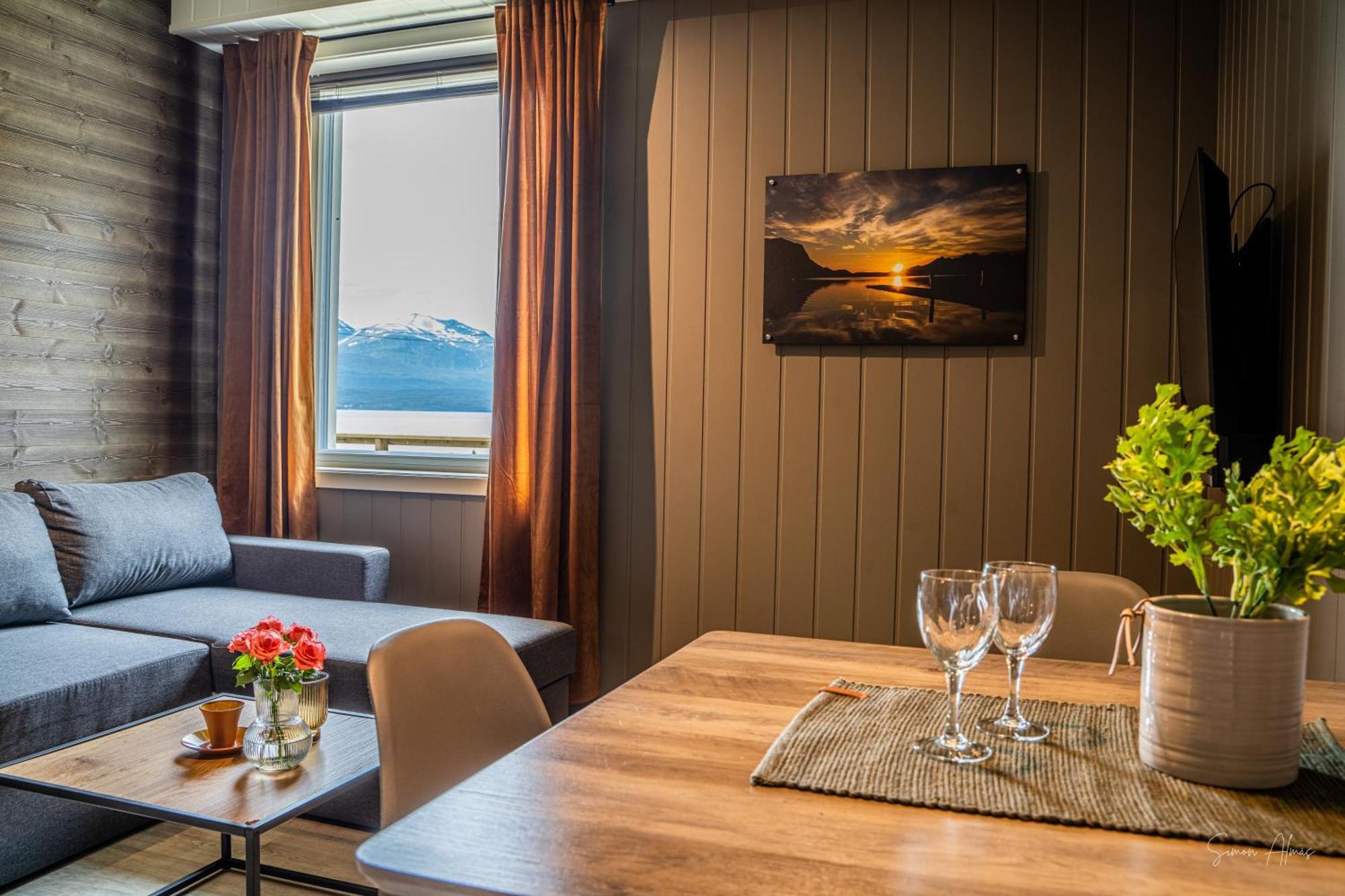 Alpan Apartments, Lyngenfjord Olderdalen Bagian luar foto